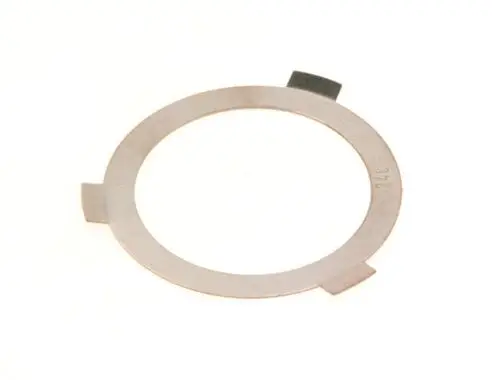 Metallischer Ring mit drei Befestigungslaschen, möglicherweise zur Verwendung in einer Installation oder für Bosch-Geräte.